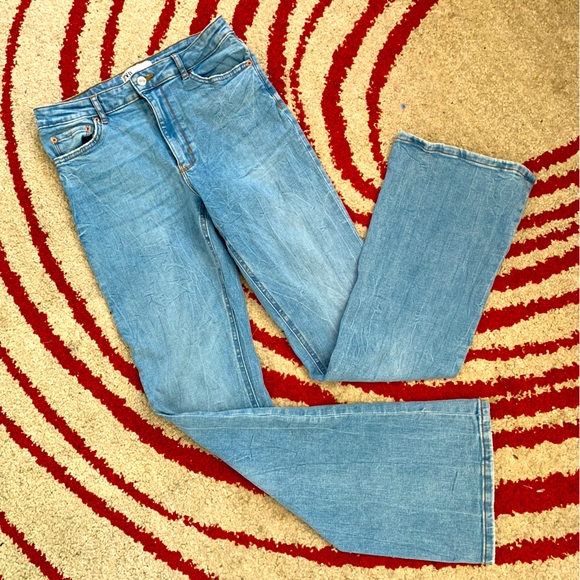 ZARA HIGH WAISTED BLUE BELL BOTTOM JEANS - Picture 1 of 8